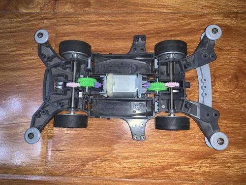 看不懂纯电动汽车底盘设计,还不赶紧温习迷你四驱车