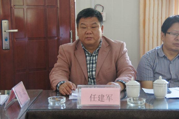 揭伤疤,治顽疾;站起来,走出去