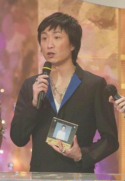 天才星二代,醉酒闹飞机惊动fbi,女友走马灯,白白让位陈奕迅