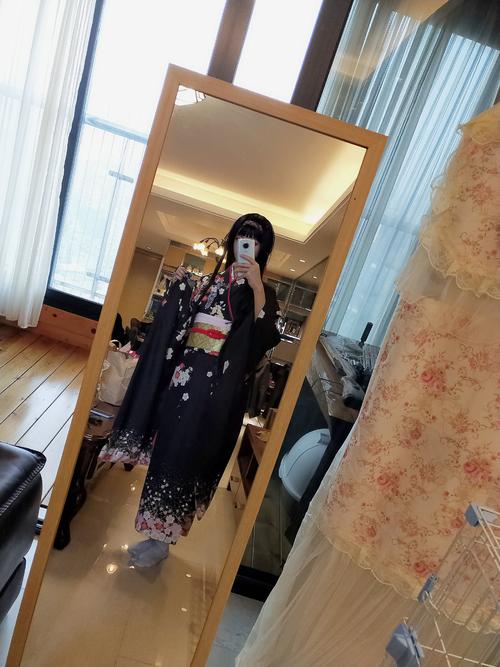 那当然是女装大佬呀!
