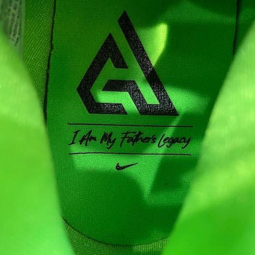 字母哥第二代签名球鞋 nike freak 2新配色实物曝光