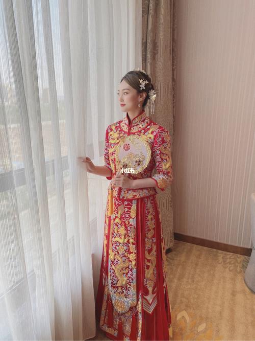 龙凤褂造型_龙凤褂_穿搭_简约风_婚嫁_婚礼造型