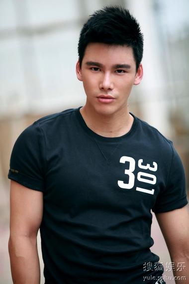 丁汇宇人气飙升俊朗帅气丁汇宇最萌蝙蝠精搜狐娱乐讯 由陈浩民,陈紫函