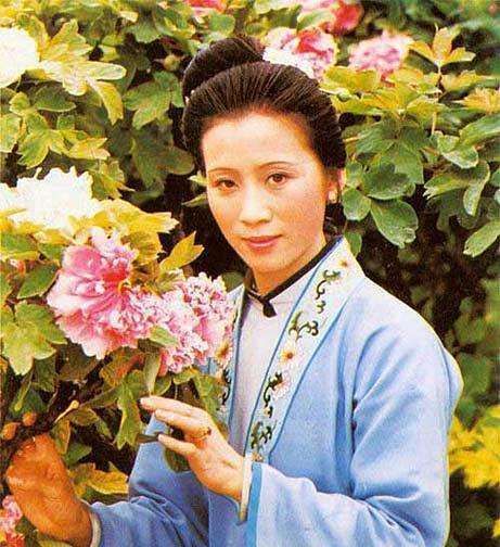 87版《红楼梦》之李纨剧照:她是封建淑女,是妇德妇功的化身