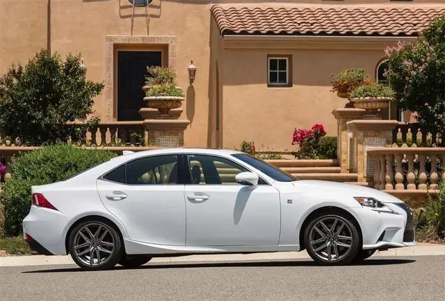 e汽车全新雷克萨斯is年度改款车型已于海外上市