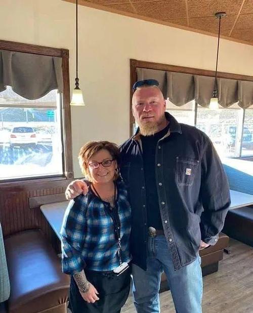 布洛克·莱斯纳近照被爆出,略显老态!网友:这还是大布