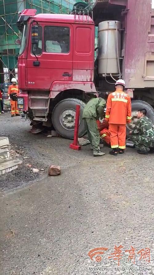 商洛一电动车被卷入大货车下 祖孙三人身亡