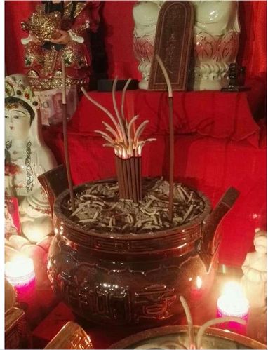 香怎样看出来财运,怎样看香从佛方向看,还是从上香人