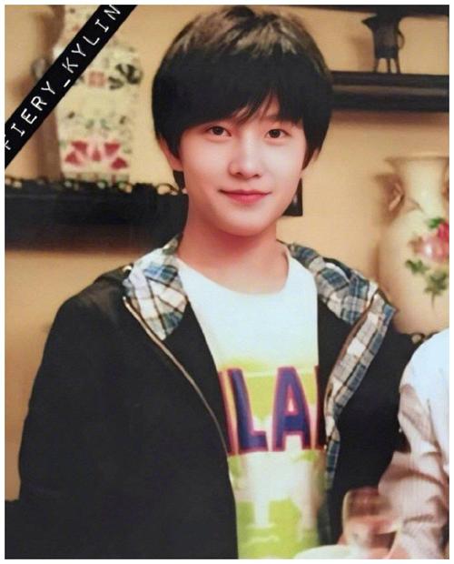 杨洋早期青涩照简直太好看了,又可爱又萌