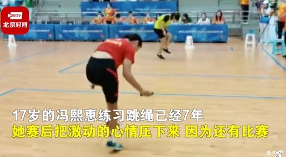 女孩1秒跳绳7.3次破世界纪录