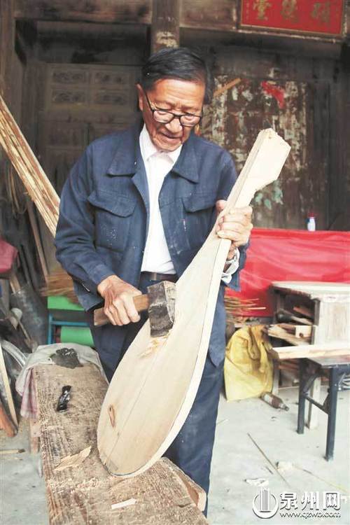 福建 泉州新闻 >> 正文精益求精 业余制作50多年 "第一把琵琶没多久就