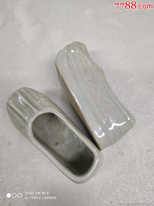 小瓷鞋一双