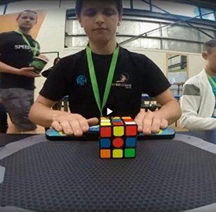 菲神"又创魔方世界纪录