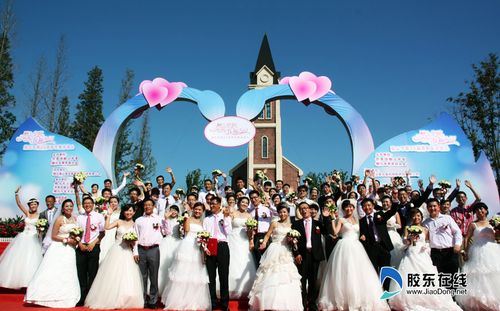 烟台第25届集体婚礼举行 31对新人牵手葡醍海湾(组图)