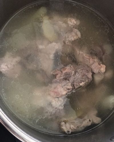 杜小六穷叨叨做的排骨汤