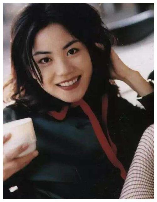 王菲年轻靓丽旧照能迷倒窦唯谢霆锋李亚鹏的她属实养眼