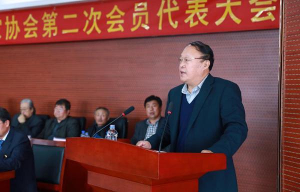长白山摄影家协会主席高鹏飞同志做工作报告.