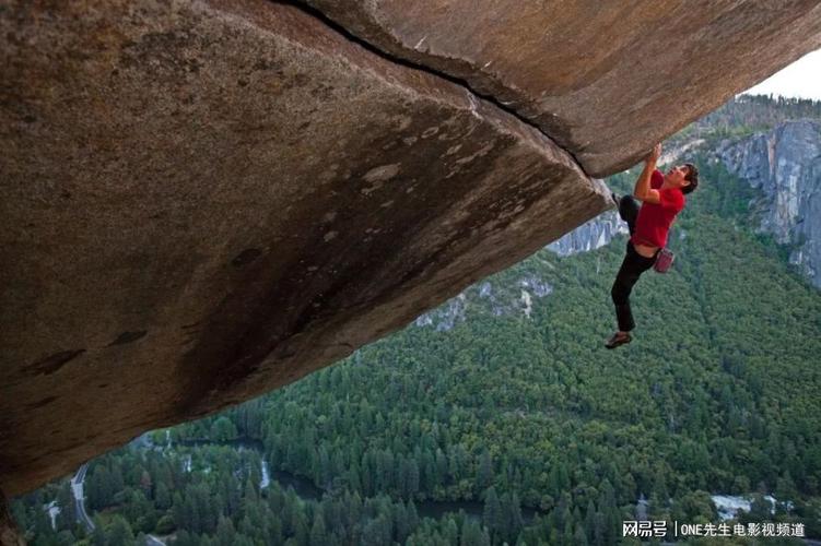 结束   完成奇迹般的挑战后,艾利克斯没有庆祝活动,没有