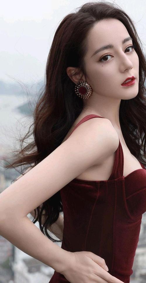 娱乐明星组图:迪丽热巴时尚高雅高清图片