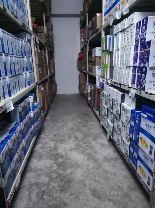 烟酒饮料区域仓库整理图片
