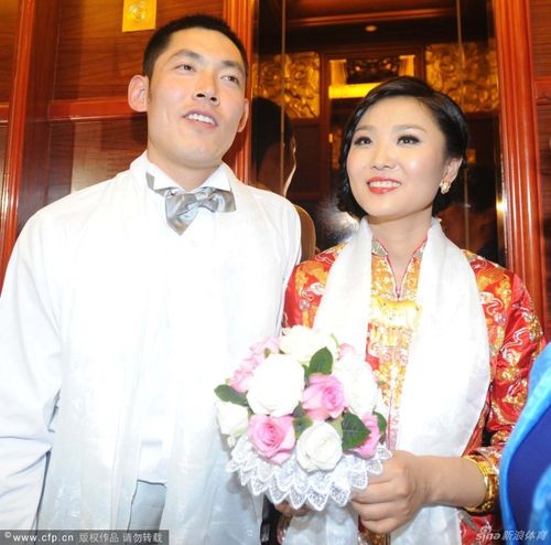 辽宁男篮后卫张庆鹏大婚_高清图集_新浪网