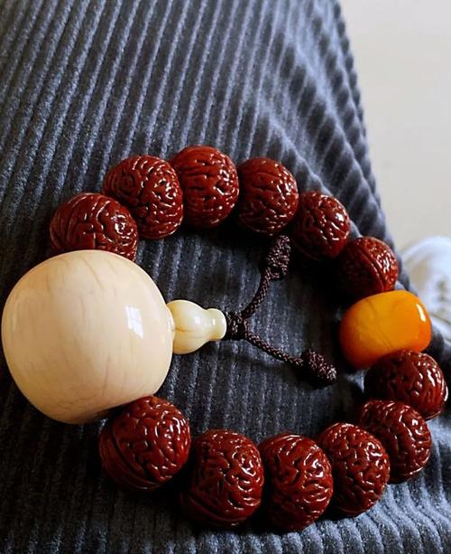 普通桃核手串,盘10年后……到底有多美?