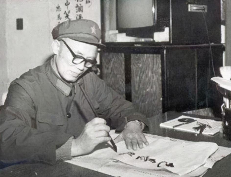 原创这个军成立他是军长,他是师长,授衔时军长是少将,师长却是中将