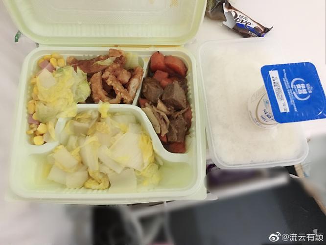 部分方舱医院患者晒出的日常饮食