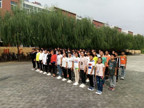 英姿飒爽 朝气蓬勃——记沙河桥镇一中新生入学军训(卢国强河间市沙河