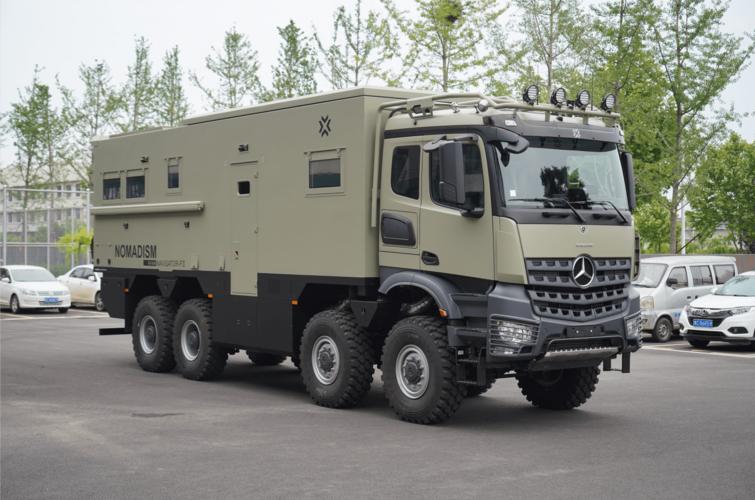 我爱你朴素更爱你奢华奔驰arocs越野房车上