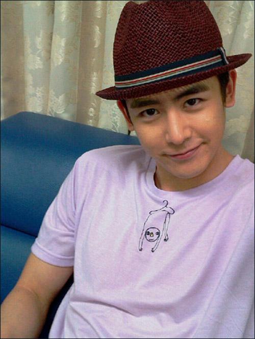 05.30】【明星】nichkhun近况"暖男自拍"