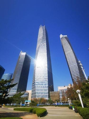  p>青岛瑞吉酒店是国信集团全力引进的世界高档酒店品牌,位于海天中心