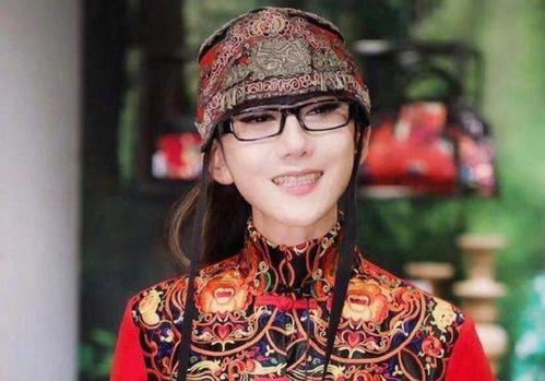 杨丽萍为何喜欢戴帽子?本以为是装饰品,拿下帽子后大家明白了