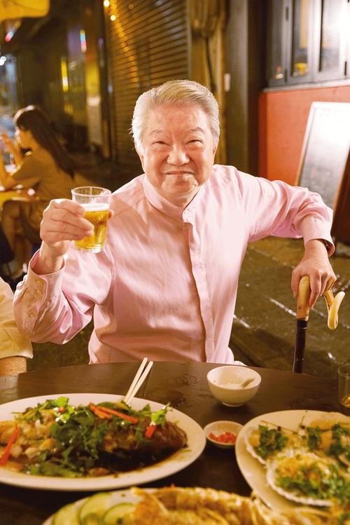 与金庸,倪匡,黄霑并称为香港四大才子的蔡澜如今已经77岁,他早已把