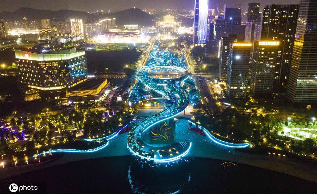 顺德中轴线金凤凰流光溢彩璀璨夺目