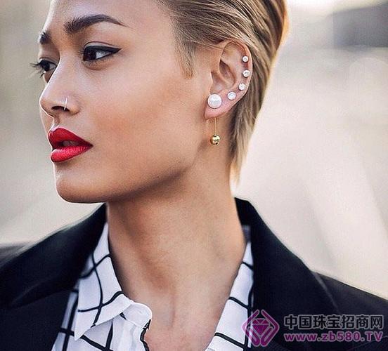 耳洞不嫌多 快在耳朵上开个派对吧!(图)