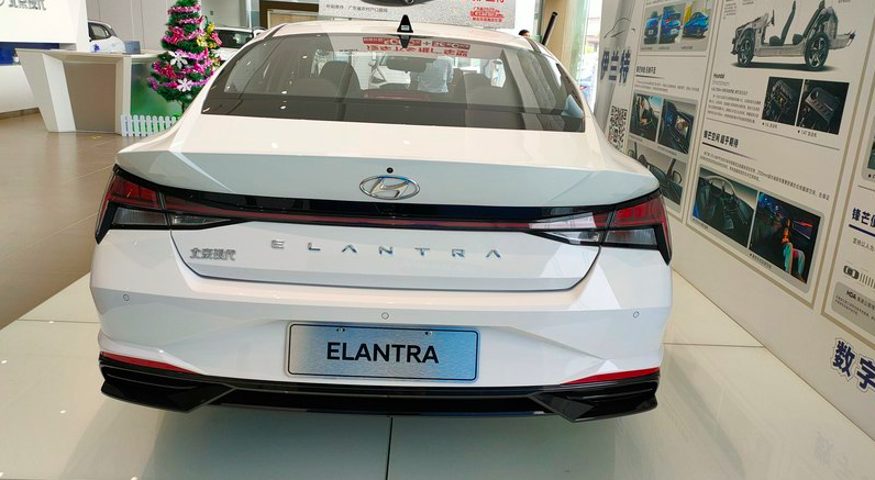 2021款伊兰特裸车价仅9.58万元起,诚意十足,是时候入手了!