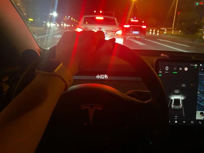 就喜欢晚上开车这种feel……_音乐_汽车_汽车介绍