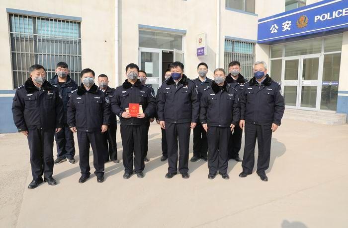 富先后看望慰问了德城分局车站街派出所唐磊,交警支队直属三大队刘兵