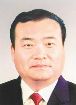 山东淄博人,1976年参加工作,1980年加入中国共产党,河南省委党校大学
