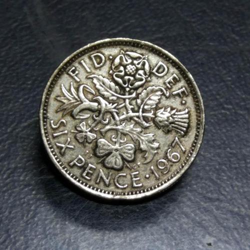 分享到: 1967年英国六便士伊莉莎白青年时期女王头像硬币一枚.