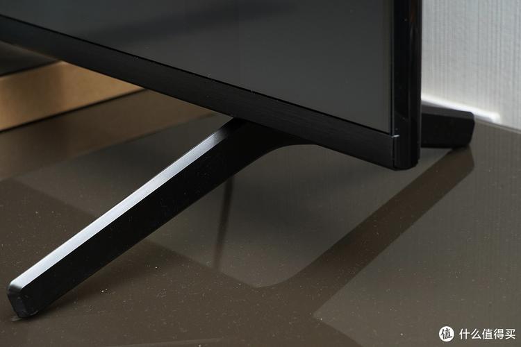 索尼电视>文章详情>金属拉丝表面的边框和底座支架看着也很有质感