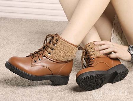 马丁靴高筒鞋带的系法