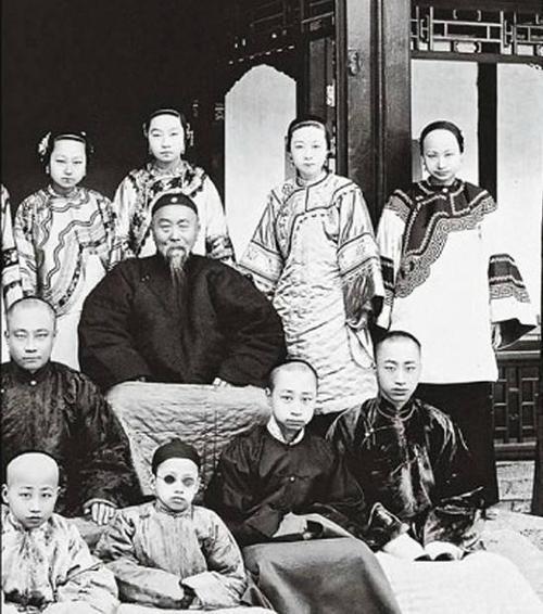 李鸿章的后人有多牛?3个外交官,3个亿万富翁,还有一人我们很熟悉