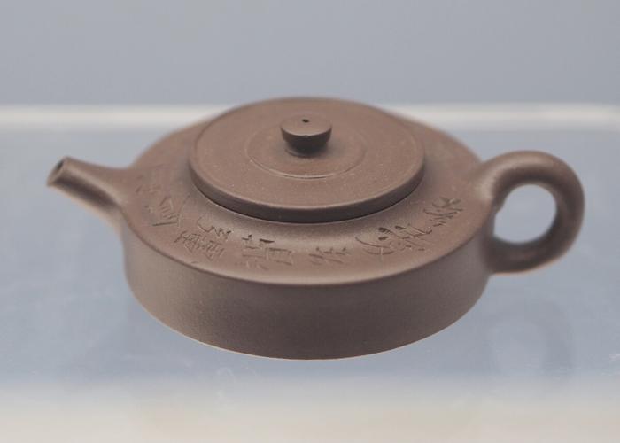 清宜兴窑彭年作曼生款乳鼎紫砂壶上海博物馆藏