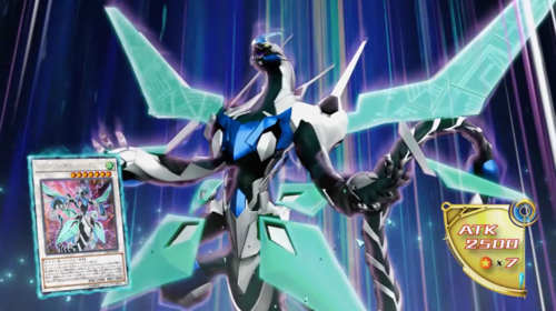 进化形态为「水晶翼同调龙」,灵摆同调形态是「霸王白龙 异色眼辉翼龙