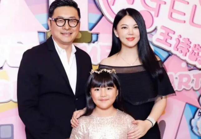 王岳伦新女友花珊珊整容前的照片曝光女方的样貌改变的很明显