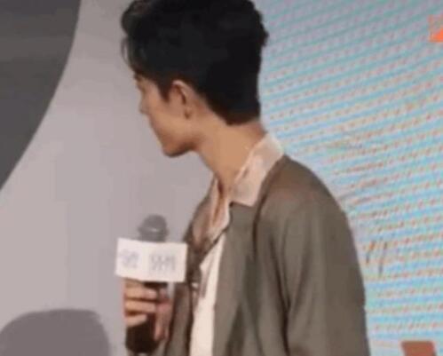 王一博背影封面超帅 还真的不一定能看出来是他