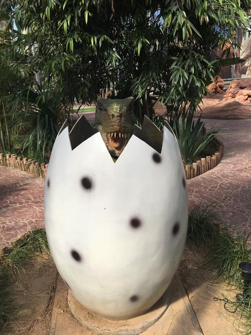 小恐龙破壳而出