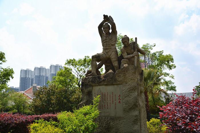 白石江公园雕塑重拾"新颜"